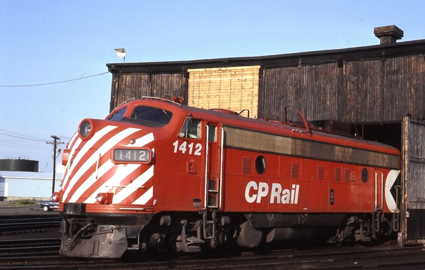 One could say any wide-stripe repainted CP F-unit wore the A8M variation. FP9 1412 displays a standard application in 1978.