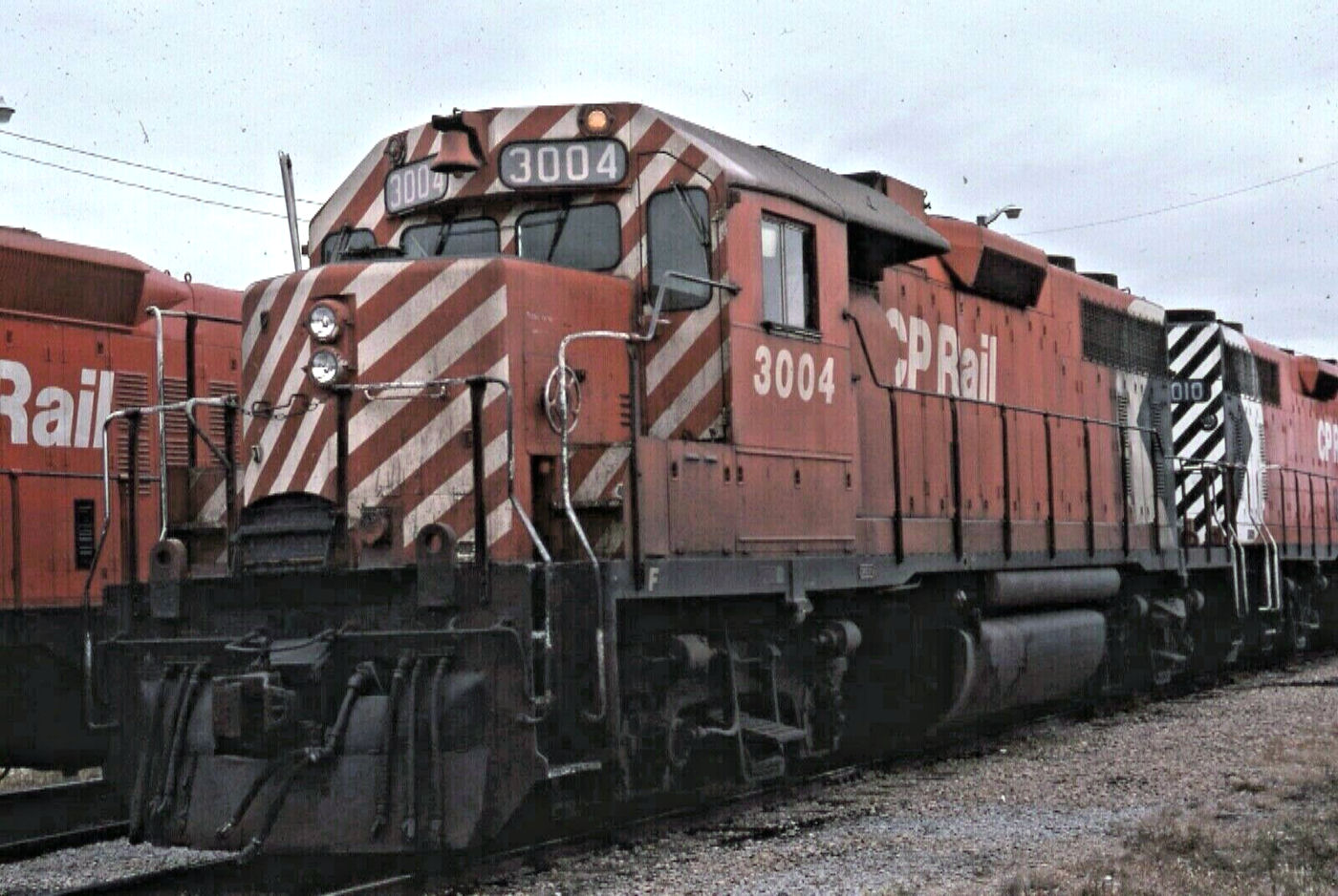 Front of CP 3004 with the post-1972 (lowered) application of the CP Rail logo.