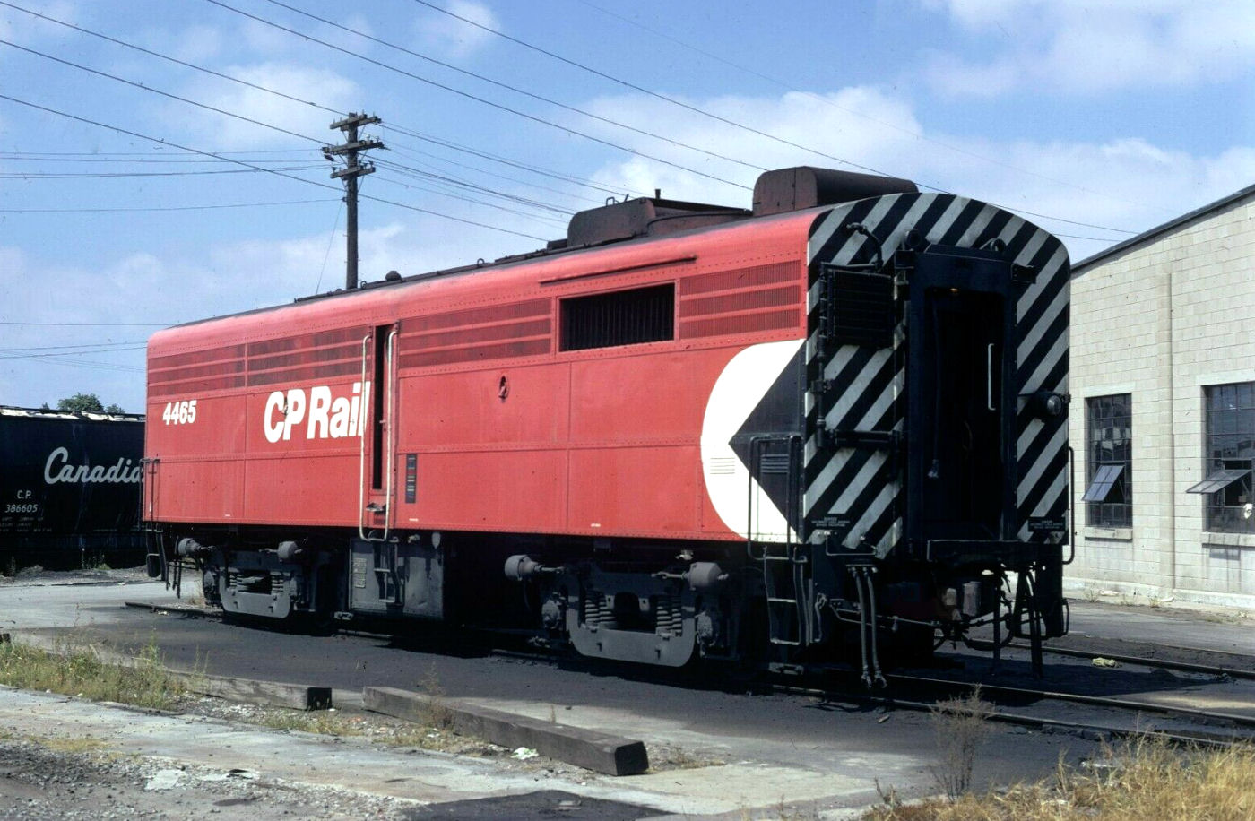 CP 4465 shows B-unit application with small Multimark, and black & white stripes applied to both ends.