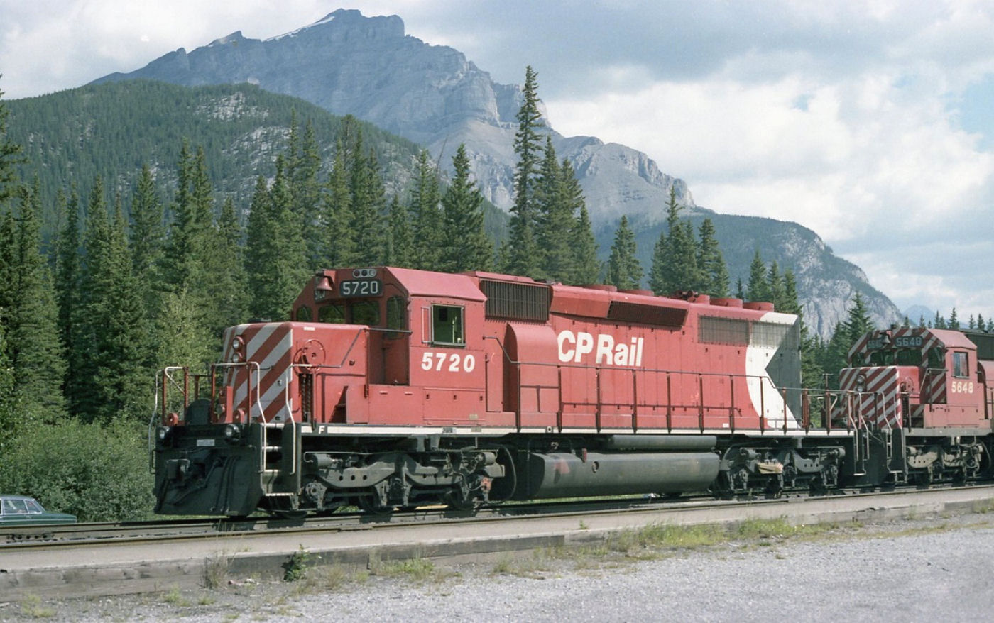 CP SD40-2 5720 displays its factory-applied AL8f 'wide stripe' scheme at Banff AB in 1980.