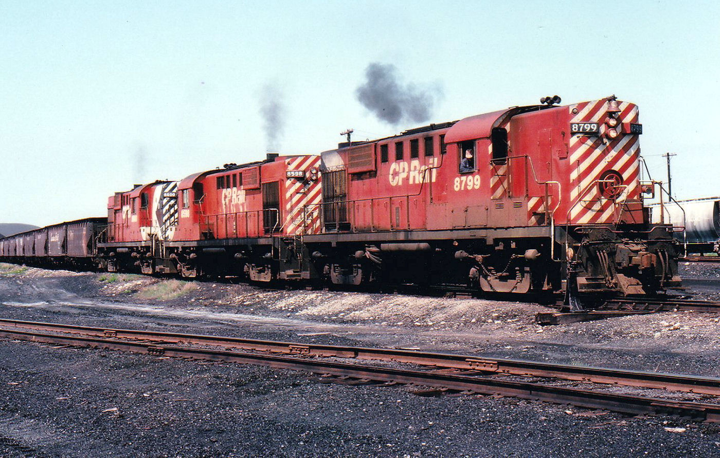 CP 8799 with short-hood forward road switcher application. Post-1972 positioning of logo spaced slightly below box filters.